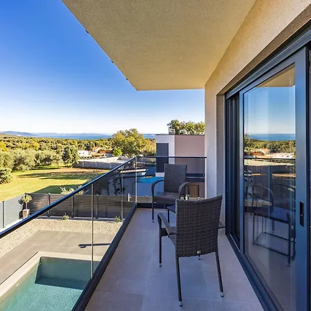 Malena Near Medulin For 8 Persons With 51 M2 Heated Pool, Wellness & Beautiful Sea View Βίλα *