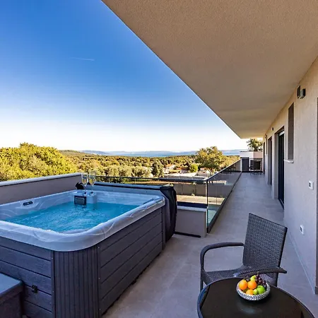 Βίλα Malena Near Medulin For 8 Persons With 51 M2 Heated Pool, Wellness & Beautiful Sea View *
