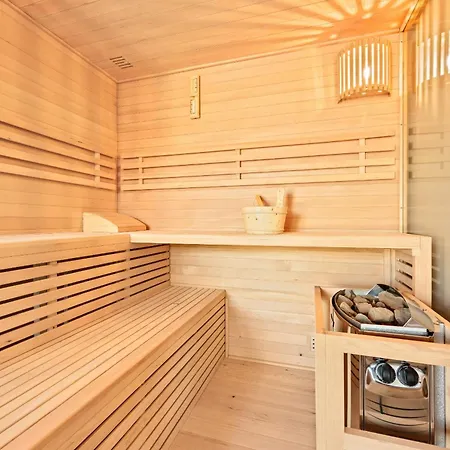 Malena Near Medulin For 8 Persons With 51 M2 Heated Pool, Wellness & Beautiful Sea View Βίλα