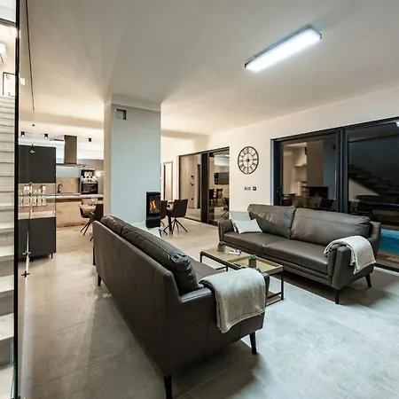 Βίλα Malena Near Medulin For 8 Persons With 51 M2 Heated Pool, Wellness & Beautiful Sea View *