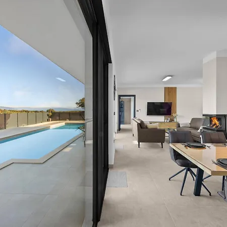 Malena Near Medulin For 8 Persons With 51 M2 Heated Pool, Wellness & Beautiful Sea View Βίλα