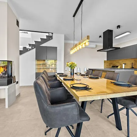 Βίλα Malena Near Medulin For 8 Persons With 51 M2 Heated Pool, Wellness & Beautiful Sea View Ližnjan