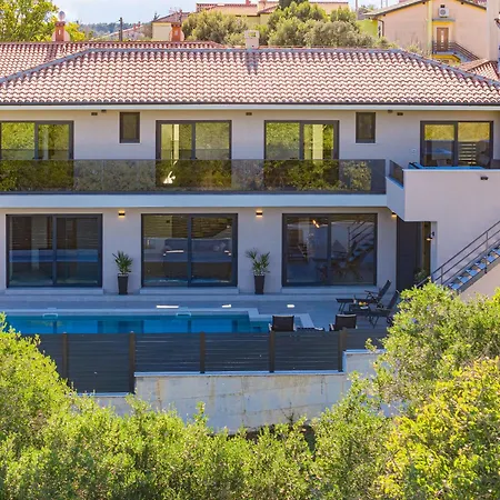 Malena Near Medulin For 8 Persons With 51 M2 Heated Pool, Wellness & Beautiful Sea View * Ližnjan