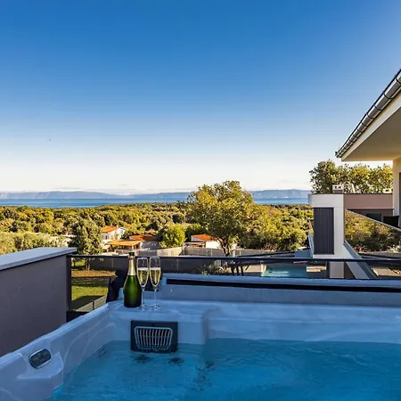 Βίλα Malena Near Medulin For 8 Persons With 51 M2 Heated Pool, Wellness & Beautiful Sea View *