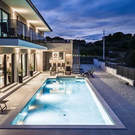 Malena Near Medulin For 8 Persons With 51 M2 Heated Pool, Wellness & Beautiful Sea View