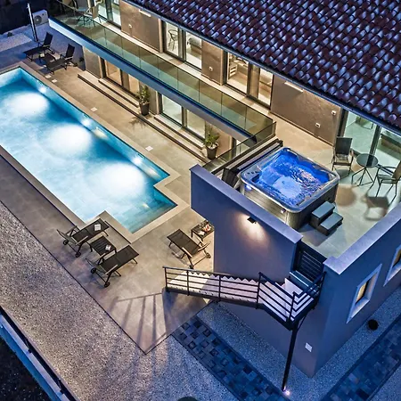 Malena Near Medulin For 8 Persons With 51 M2 Heated Pool, Wellness & Beautiful Sea View Βίλα *
