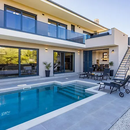 Malena Near Medulin For 8 Persons With 51 M2 Heated Pool, Wellness & Beautiful Sea View * Ližnjan