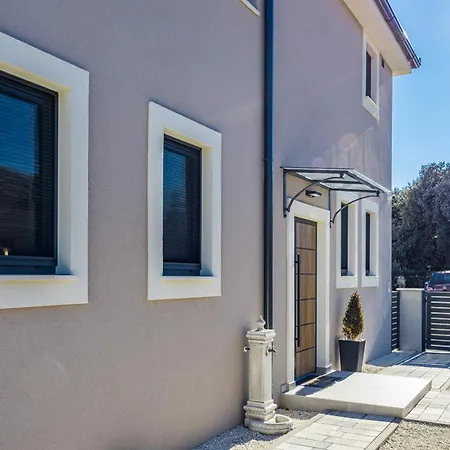 Βίλα Malena Near Medulin For 8 Persons With 51 M2 Heated Pool, Wellness & Beautiful Sea View Ližnjan