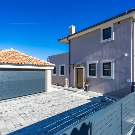 Βίλα Malena Near Medulin For 8 Persons With 51 M2 Heated Pool, Wellness & Beautiful Sea View *