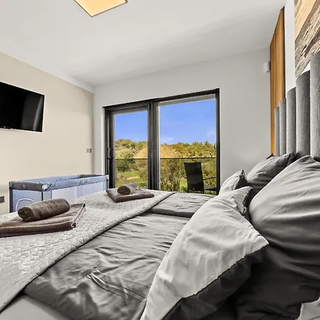 Malena Near Medulin For 8 Persons With 51 M2 Heated Pool, Wellness & Beautiful Sea View Βίλα Ližnjan