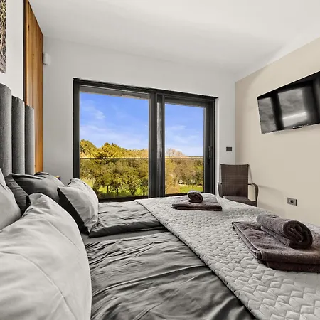 Malena Near Medulin For 8 Persons With 51 M2 Heated Pool, Wellness & Beautiful Sea View *