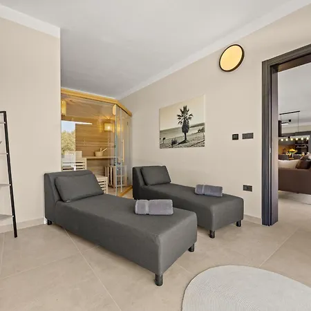 Malena Near Medulin For 8 Persons With 51 M2 Heated Pool, Wellness & Beautiful Sea View Ližnjan