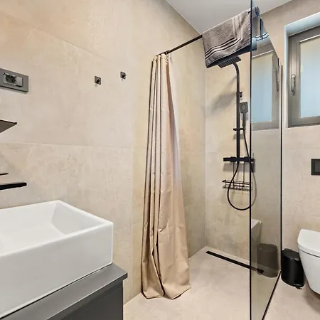 Villa Malena Near Medulin For 8 Persons With 51 M2 Heated Pool, Wellness & Beautiful Sea View