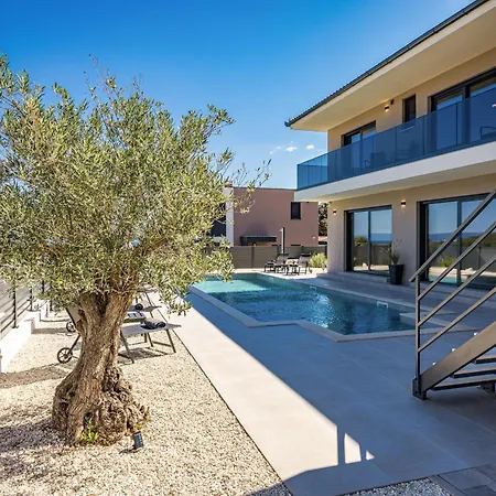 Malena Near Medulin For 8 Persons With 51 M2 Heated Pool, Wellness & Beautiful Sea View Villa Ližnjan