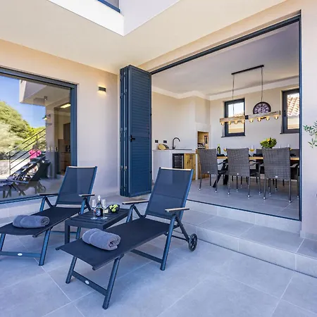 Malena Near Medulin For 8 Persons With 51 M2 Heated Pool, Wellness & Beautiful Sea View